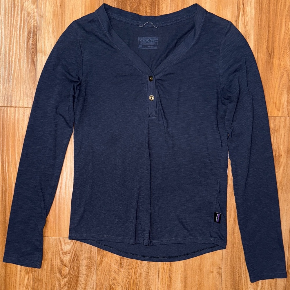 Patagonia Dark Blue Button up V-Neck Long Sleeve